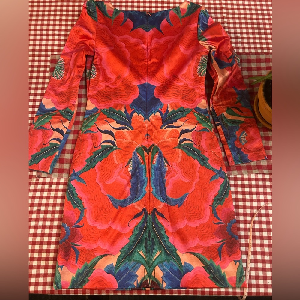 TEMPERLEY LONDON silk/cotton feminine and flattering dress.